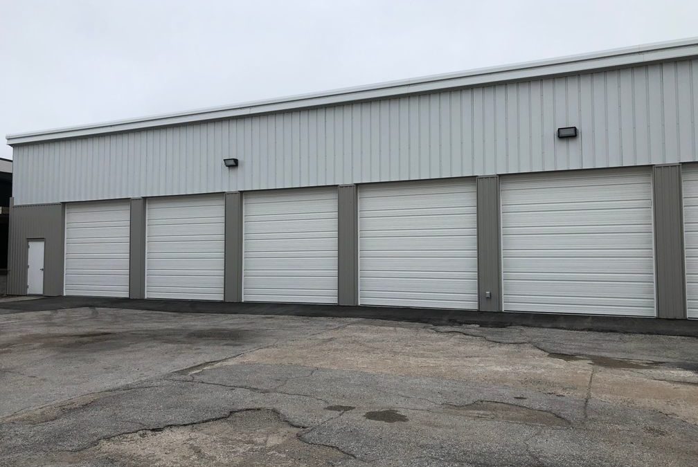 White and gray warehouse with six garages construed by MAC in Kansas City